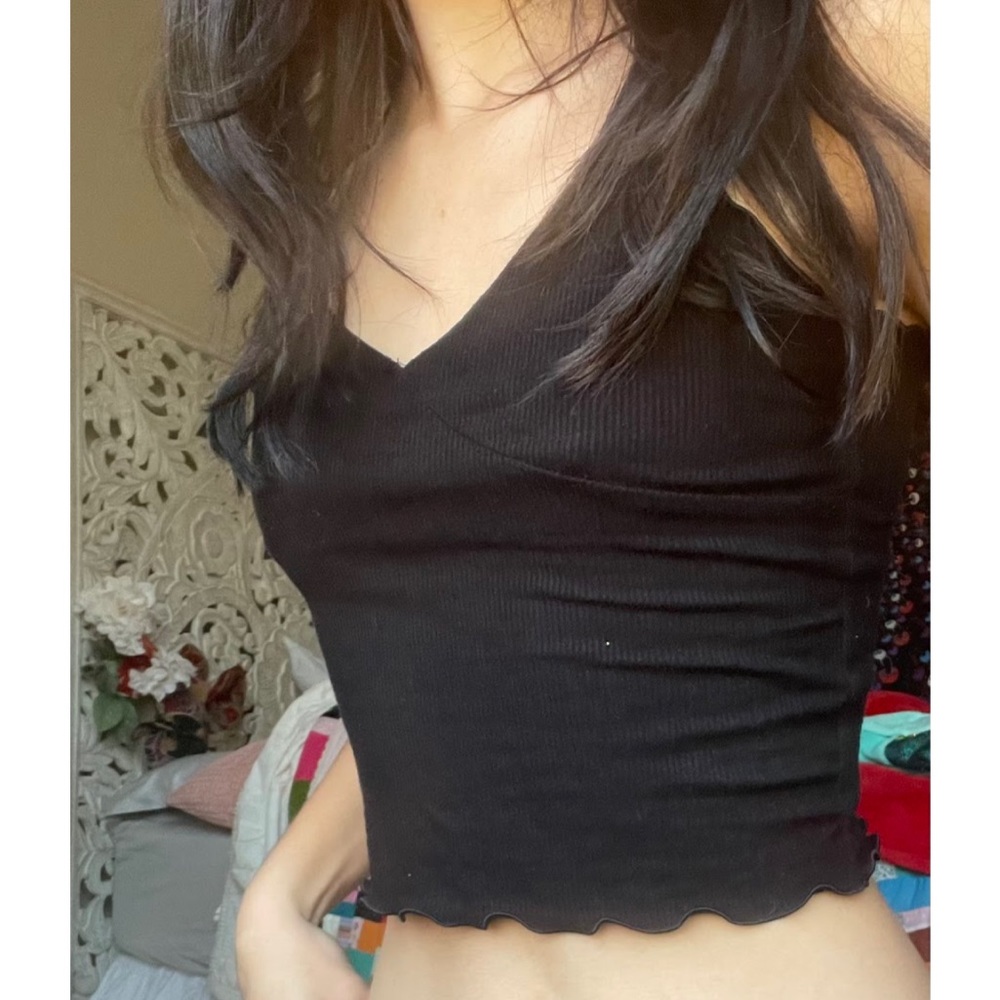 Black Crop-Top.
